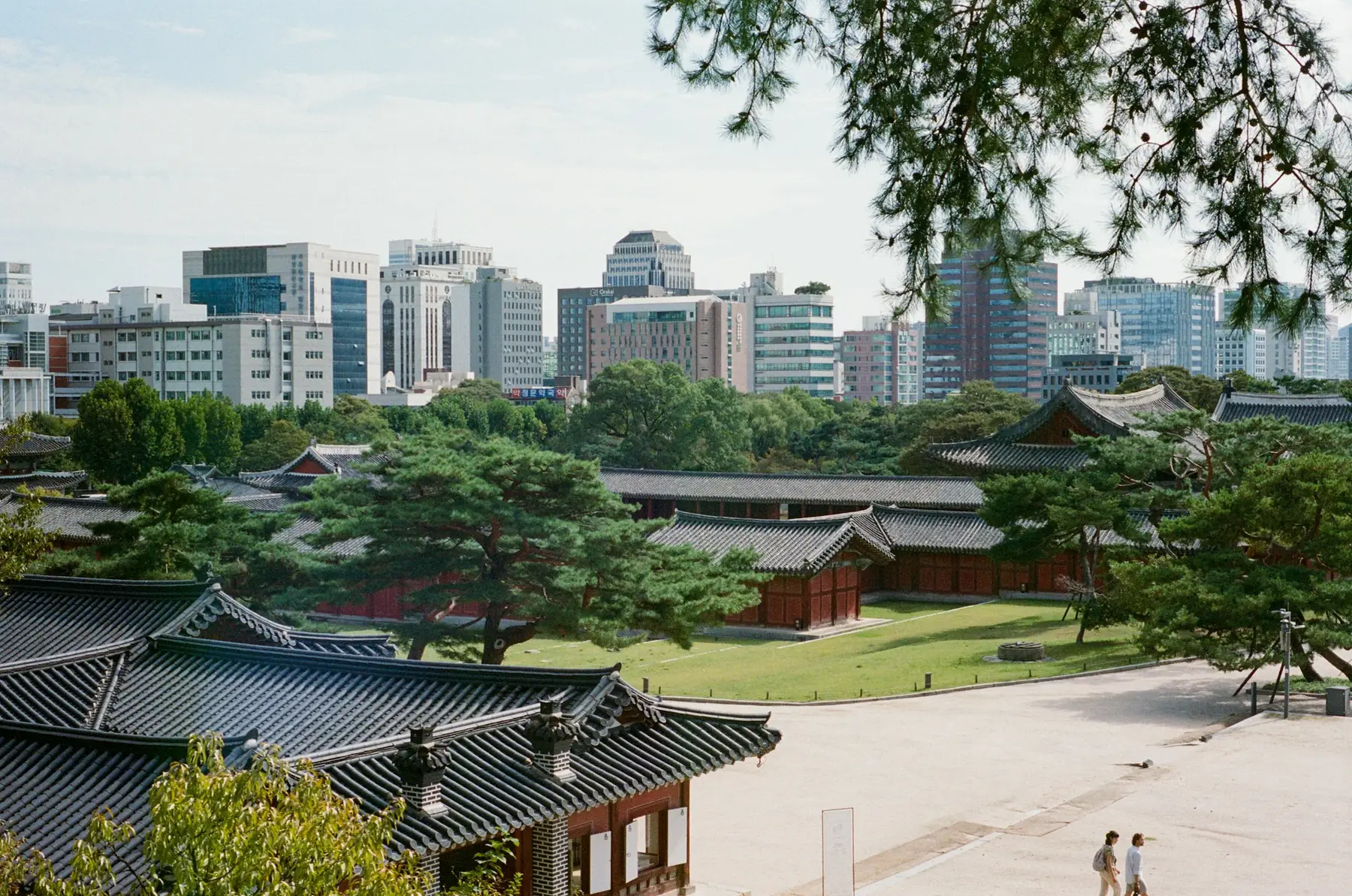 Architettura tradizionale e skyline di Seoul